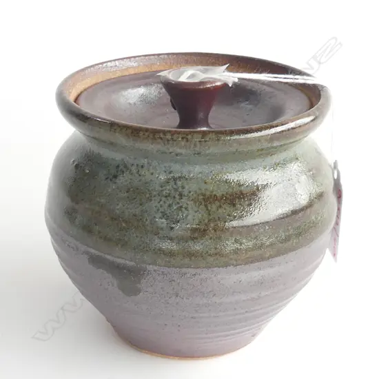 LINDSAY BEDOGNI (Auckland potter) SMALL LIDDED POT H100MM
