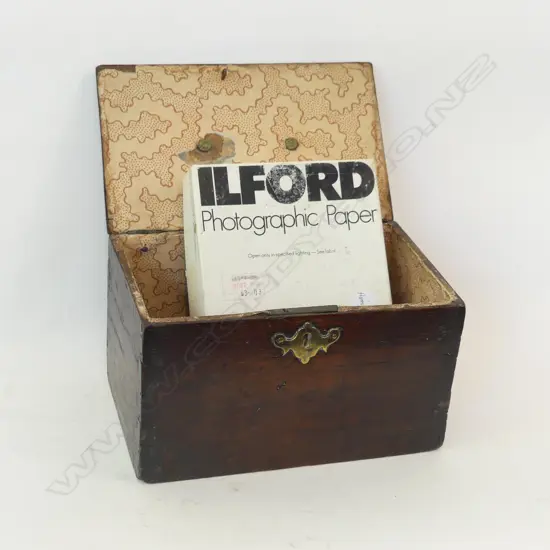 SM VINTAGE WOODEN LIDDED BOX, BRASS HANDLE & LOCK (NO KEY) 220 X 140MM + BOX PHOTGRAPHIC PAPER