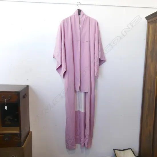 FULL LENGTH MAUVE SILK KIMONO - WHTE SATIN LINING
