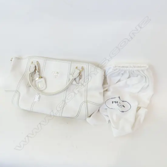 PRADA LG WHITE LEATHER BAG WITH DETACHABLE SHOULDER STRAP, COMES WITH DUST BAG & CERT. (APPROX 390 X 270MM)