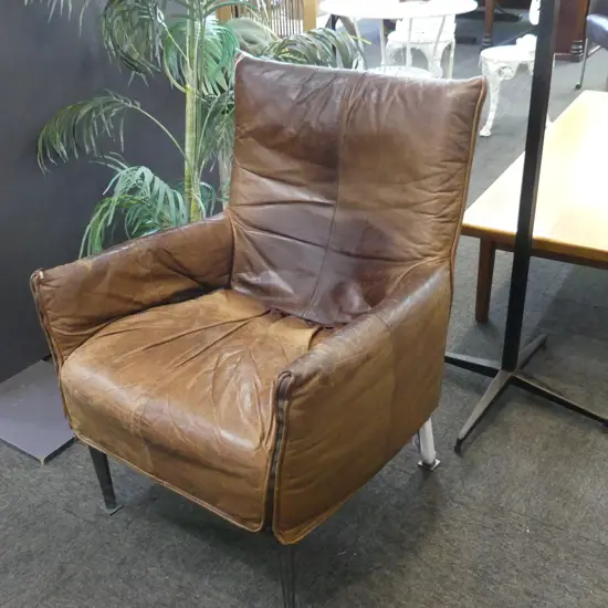 OLD BROWN LEATHER ARM CHAIR, WEAR & MINOR DAMAGE (MISSING ZIP TO COVER)