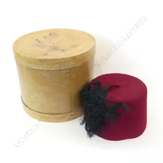 OLD EGYPTIAN FEZ IN HAT BOX