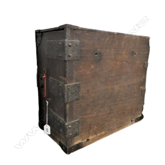 19THC JAPANESE MERCHANTS SECURE SMLL TANSU CHEST