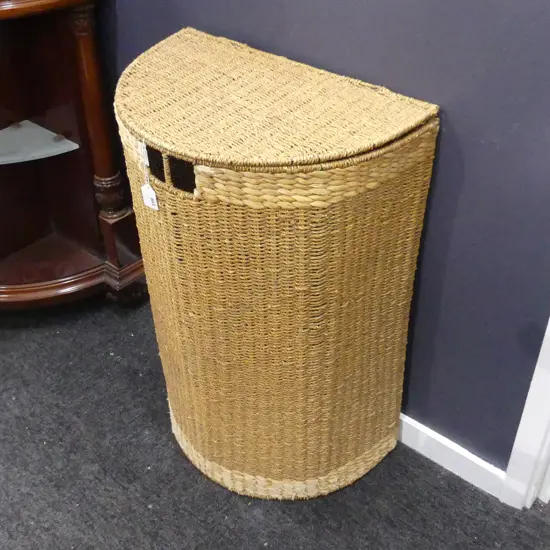 VINTAGE WOVEN SEAGRASS HAMPER WITH HINGED LID H. 650MM