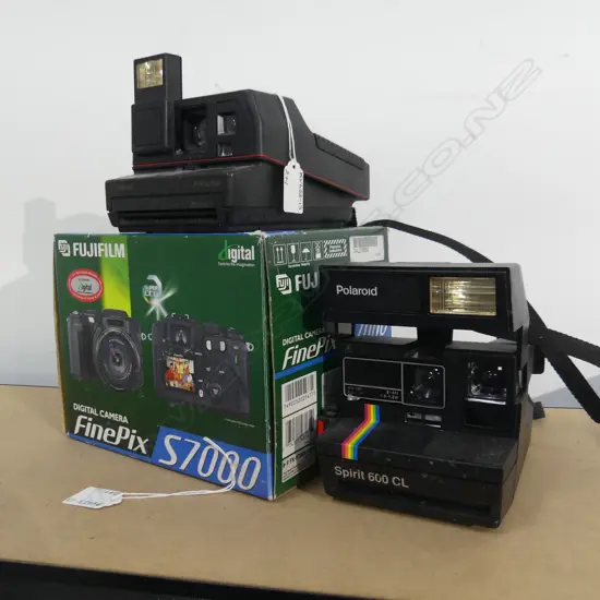 2 OLD POLAROID CAMERAS & 1 BOXED FUJI DIGITAL CAMERA