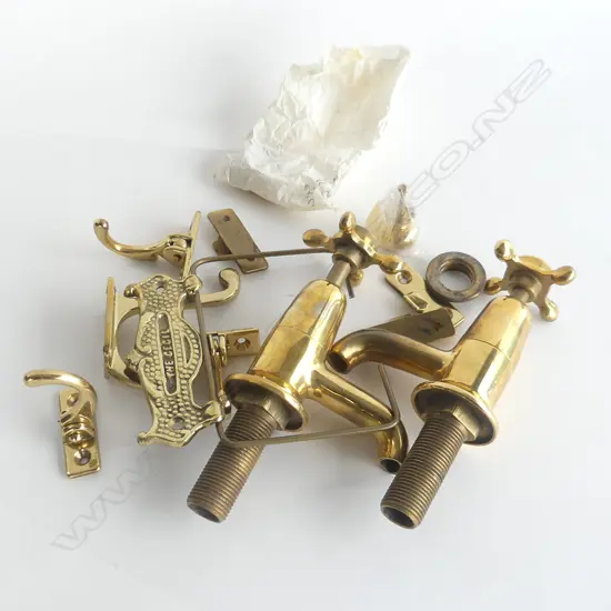 BOX BRASS INCLUDING PR TAPS, HOOKS, TOILET ROLL HOLDER