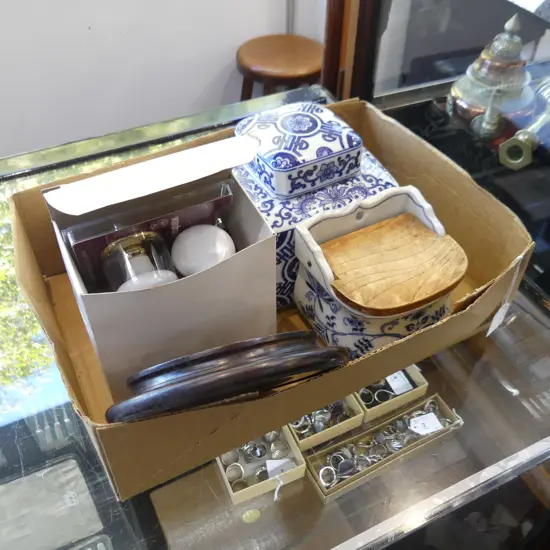 BOX ASST INCL ROYAL WORCESTER LIDS, CERAMIC DOOR KNOBS & BLUE & WHITE CHINA