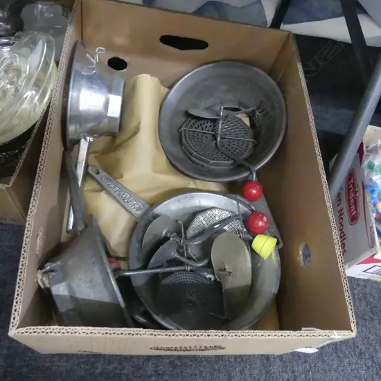 BOX ASST  MOULIN LEGUMES FRENCH KITCHENALIA