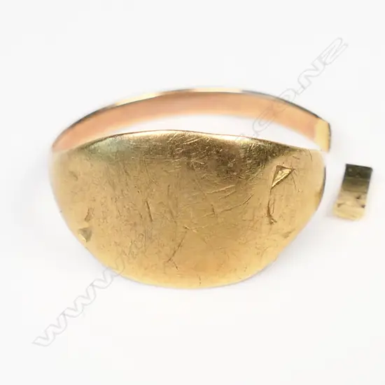 18CT GOLD SIGNET RING (CUT SHANK) 3.7gm
