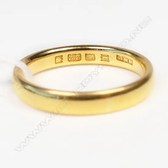 22CT GOLD WEDDER 5.7gm  SIZE R