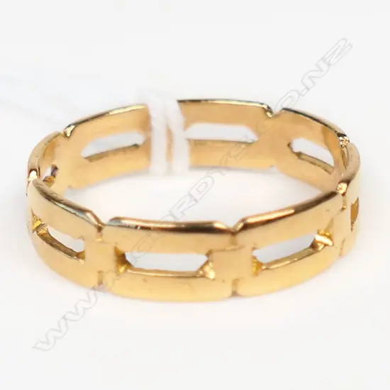22CT GOLD RING 2.39gm  SIZE L