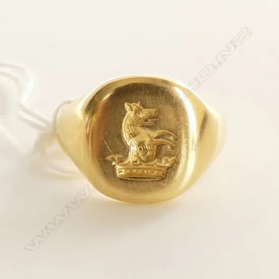 18CT GOLD SIGNET RING 9.88gm  SIZE N 1/2