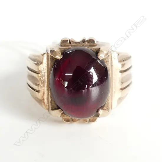 9ct GOLD & LGE CABOCHON SIGNET RING 8.45gms