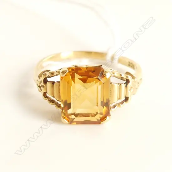 18CT YELLOW GOLD CITRINE RING 3.7gms  SIZE Q