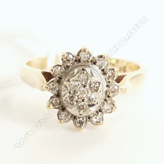9CT YELLOW GOLD & DIAMOND CLUSTER RING 3.48gms