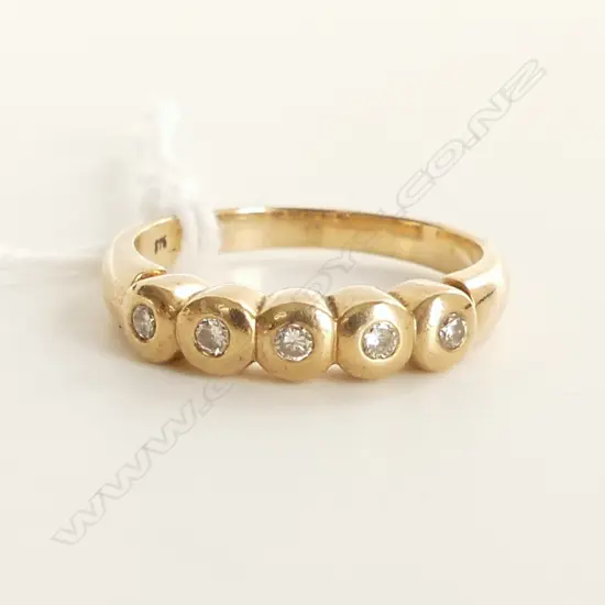 9CT GOLD & 5 DIAMOND RING rub-over mounts 3.6gms