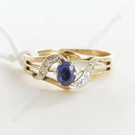 9ct GOLD SAPPHIRE  & DIAMOND RING 2.77gms  SIZE R