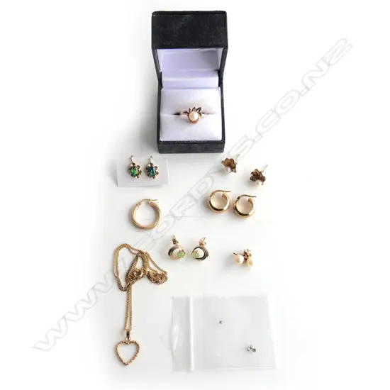 SML BOX w 9ct GOLD EARRINGS PEARL DRESS RING  ETC