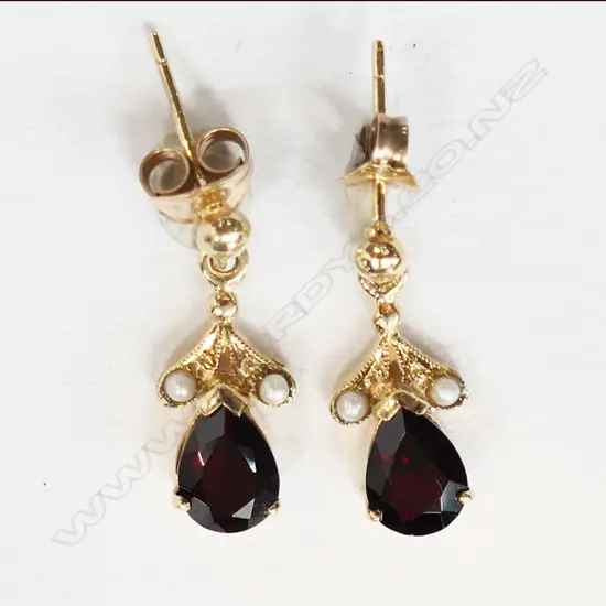 PR 9CT GARNET EARRINGS 1.8 GRAMS