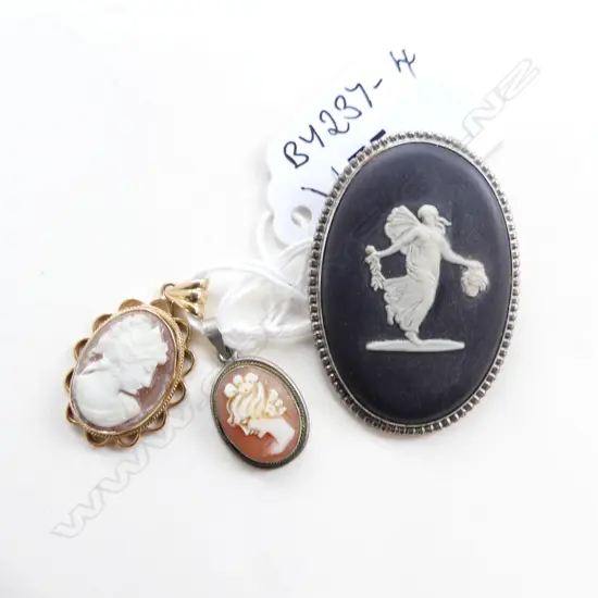 9CT GOLD FRAMED CAMEO PENDANT/SILVER CAMEO PENDANT/WEDGWOOD JASPERWARE BROOCH
