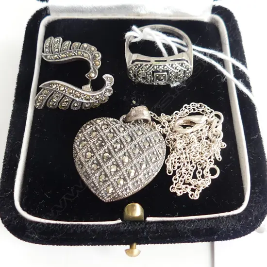 3 PCES STG & MARCASITE JEWELLERY; RING, HEART PENDANT NECKLACE, PR EARRINGS 15.9 GM