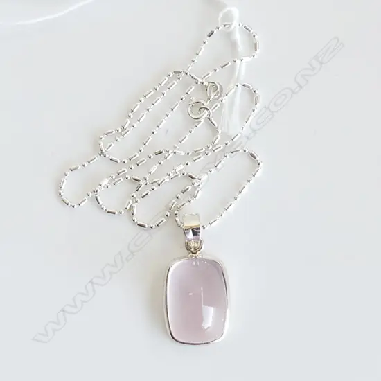 ROSE QUARTZ PENDANT ON STG CHAIN