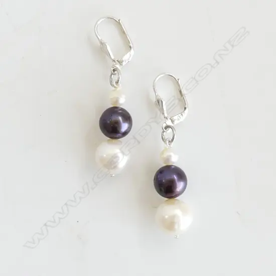 PR PEARL HANGING EARRINGS