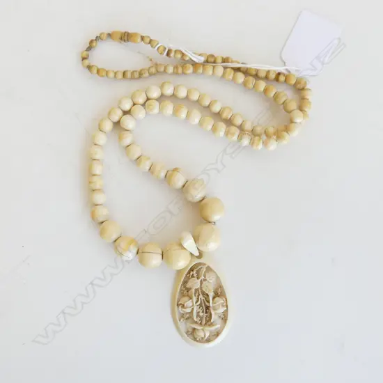 VINTAGE IVORY NECKLACE AND PENDANT
