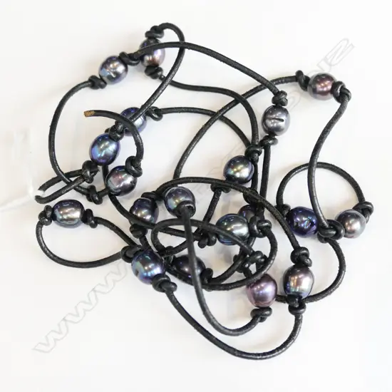 LONG LEATHER & BLACK PEARL NECKLACE L.1300mm