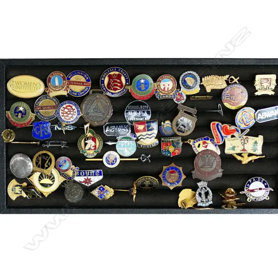 TRAY w. 50+ ASST. BADGES & PINS
