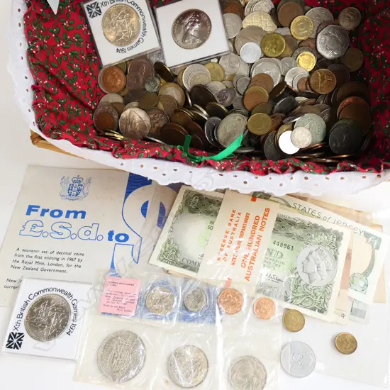 BASKET ASST. WORLD NOTES & COINS ETC