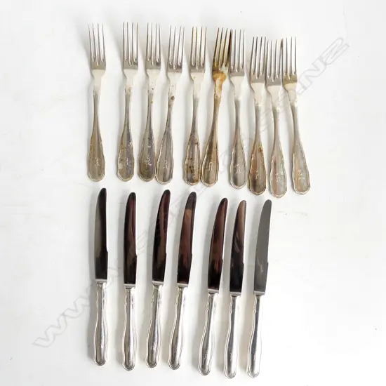17 PCE 800 SILVER CUTLERY SET; 10 FORKS (244 GRMS) + 7 FORKS