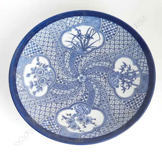 MID 20thC JAPANESE B/W IMARI STYLE DISH, SIGNED 310mm dia