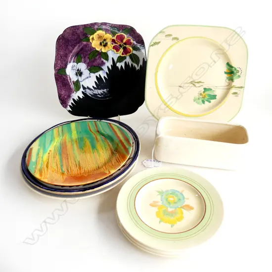 9 VINTAGE PLATES INCL. CLARICE CLIFF ETC + CROWN LYNN BRICK VASE 508-7 W.180mm (dull)