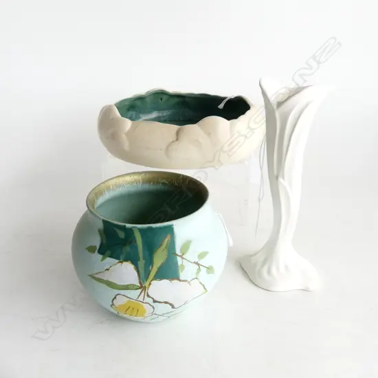 3PCS C/LYNN  CREAM LOW VASE DIA 180MM OVAL VASE H90MM & WHITE SPILL VASE H180MM CHIPPED