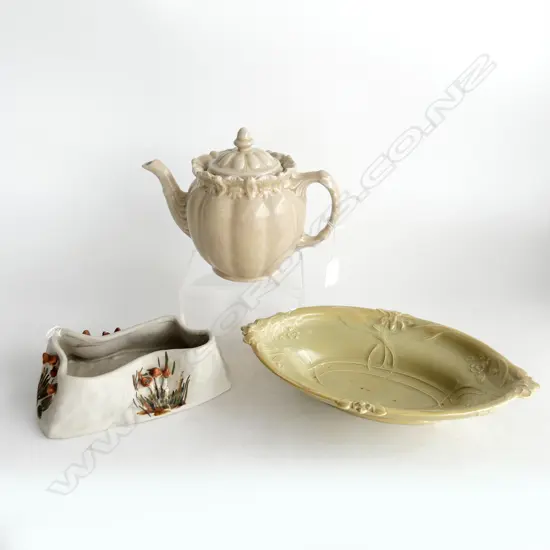 TEMUKA TEAPOT H150MM TEMUKA DISH L300MM & TEMUKA POTTERY MUSHROOM VASE L170MM