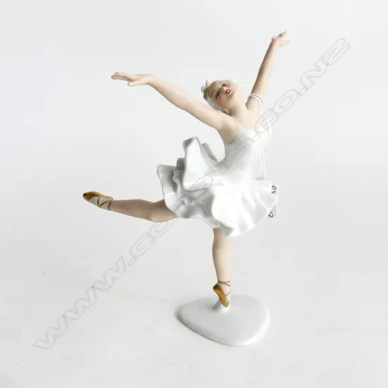 GERMAN POSTWAR PORCELAIN BALLERINA FIGURINE, NORFOLK ISLAND NOV '82 TO BASE, H. 240mm