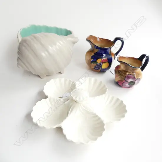 4 PCES CHINA; POOLE SHELL L.200mm, SPODE DISH, 2 TUNSTALL JUGS H.100mm