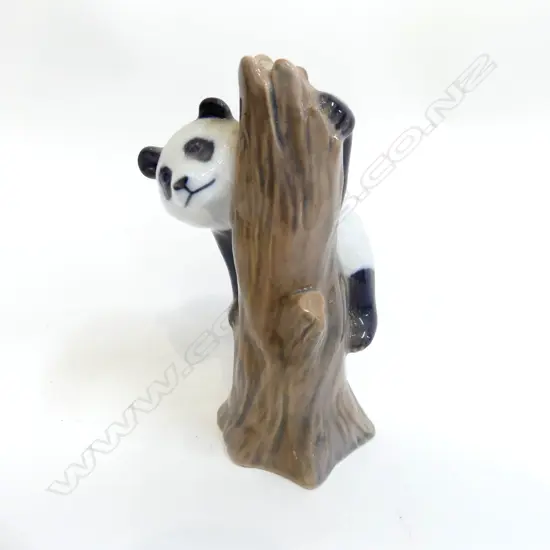 ROYAL COPENHAGEN PANDA ON TREE STUMP #664 H.125mm