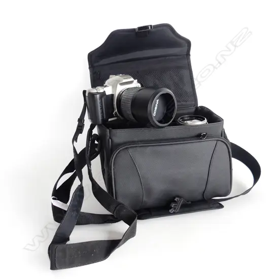 CASED MZ50 PENTAX CAMERA & ZOOM LENSE