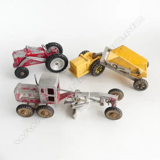 3 FUNHO VEHICLES; GRADER, TRACTOR (FAULTED) & EARTHMOVER