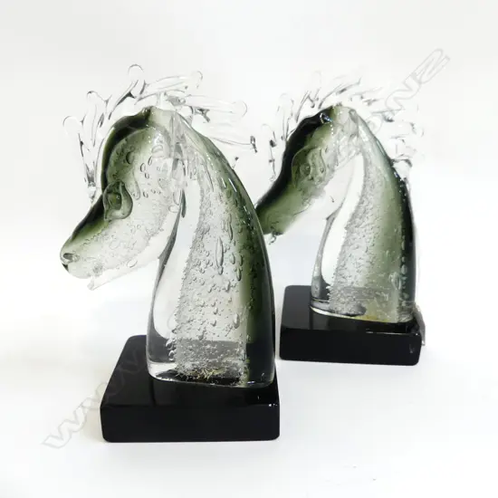 PR ART GLASS HORSE HEAD BOOK ENDS H.200mm