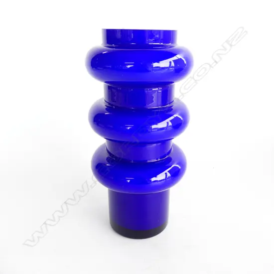 BLUE SWEDISH ARTGLASS VASE, ALSTORFORS. H.245mm, signed P.O.Strom