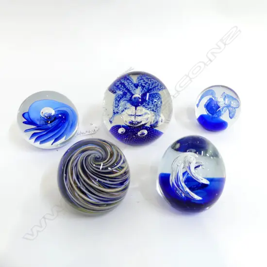 5 ASST. BLUE ART GLASS PAPERWEIGHTS H.85mm