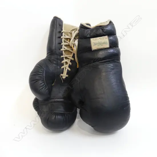 PR VINTAGE 'FEATHER LITE' LEATHER BOXING GLOVES