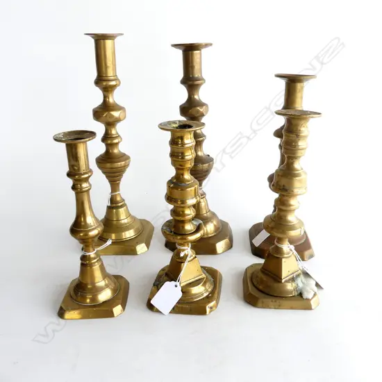 6 ANTIQUE BRASS CANDLESTICKS, VARIOUS SIZES, TALLEST H.300mm