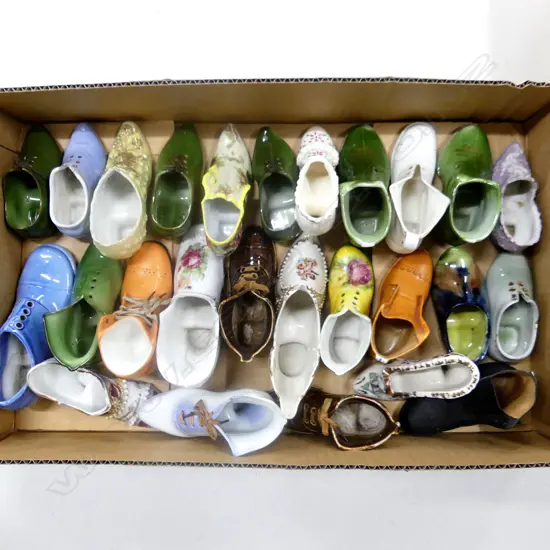 TRAY OF 26 EDWARDIAN CHINA SHOE ORNS AVERAGE L100MM