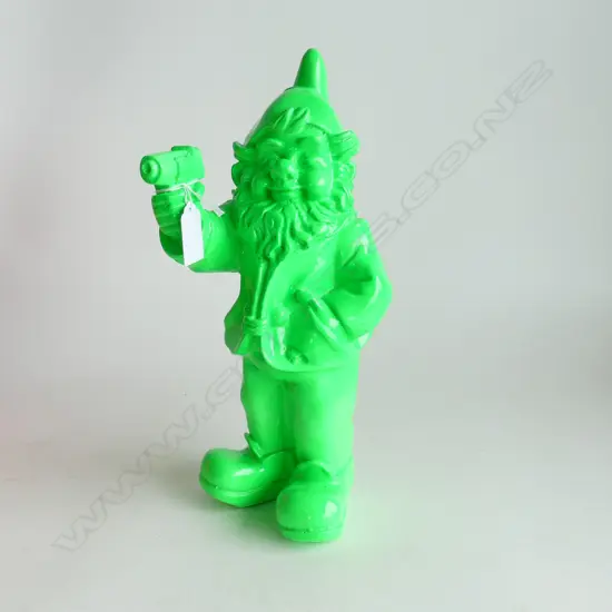 GREEN RESIN GNOME w. GUN H.310mm