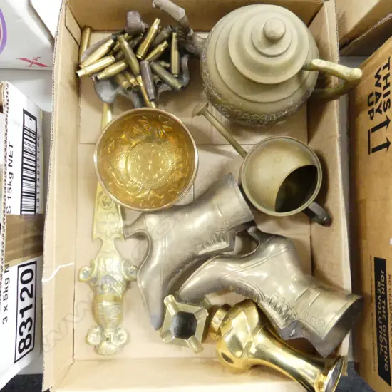 COLLECTION OF VINTAGE BRASS COLLECTABLES