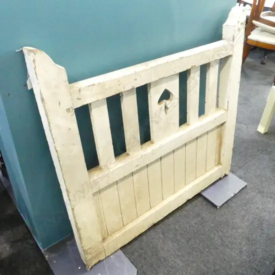 EARLY 20thC WHITE PAINTED GATE W.1065mm H.1015mm